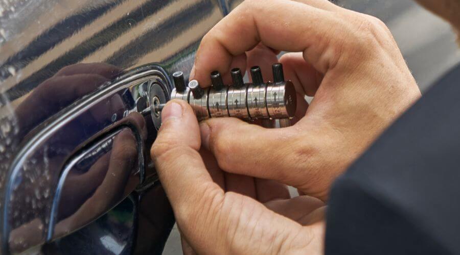 Professional gutter cleaning in Leavenworth, KS